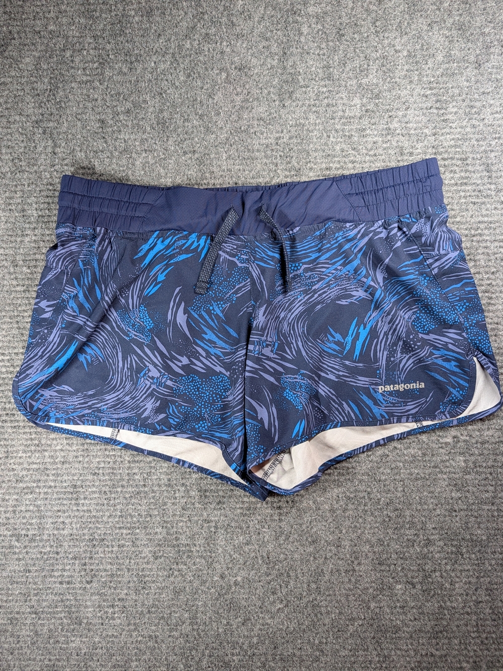 Patagonia Women’s Nine Trails Shorts Blue/Navy Abstract Waves Drawstring Size M.